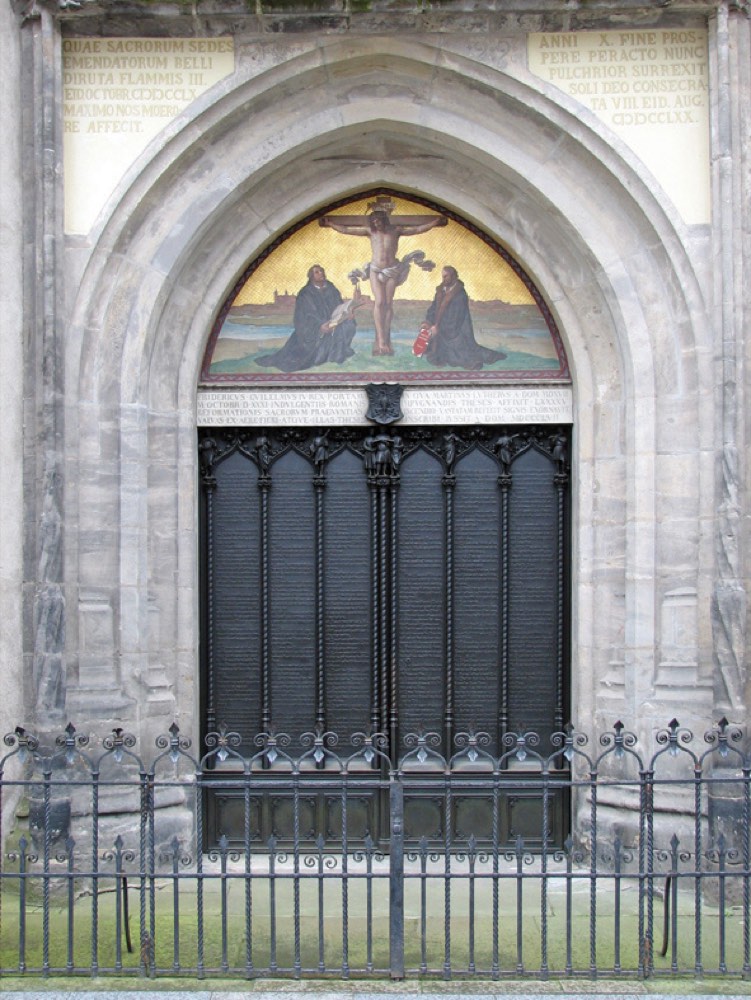 Since 1858, the doors of the Castle Church in Wittenberg are decorated with the disputation theses, cast in bronze. Photo: private collection